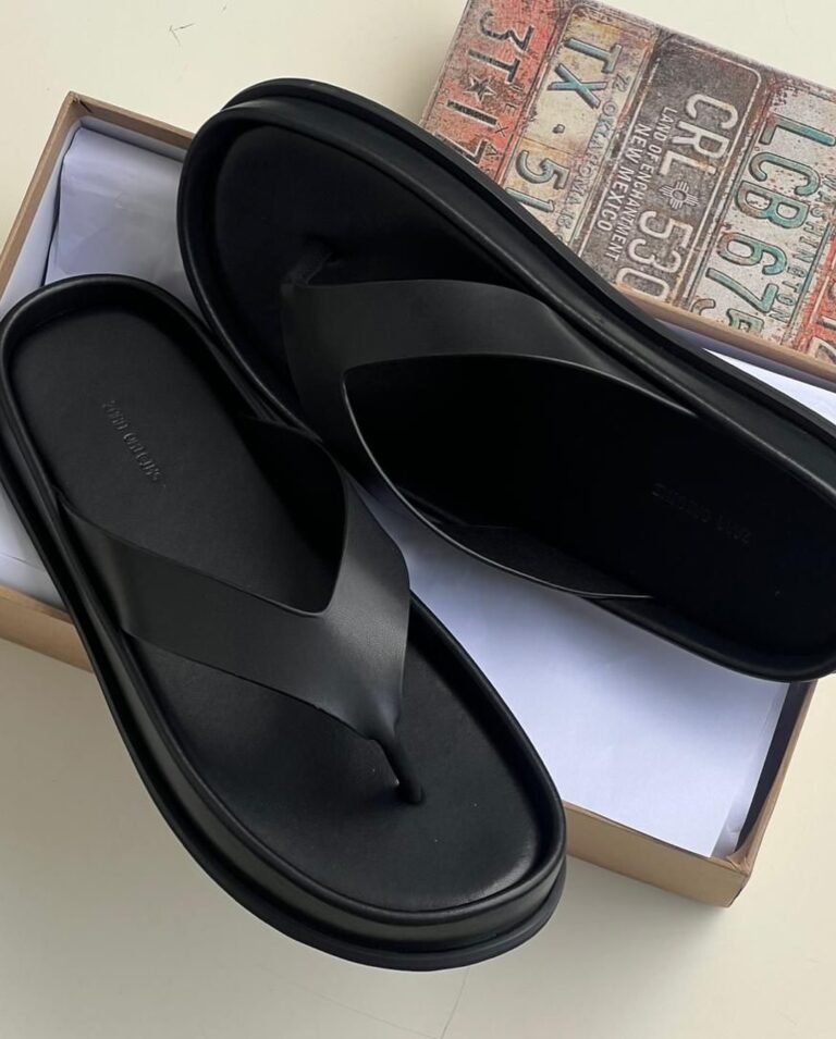 Nigerian-Style Flip-Flops - Stylish and Comfortable - Discover the latest Nigerian fashion trends with these stylish flip-flops. Designed by Nigerian-born brand 'Nigerian Styles'.