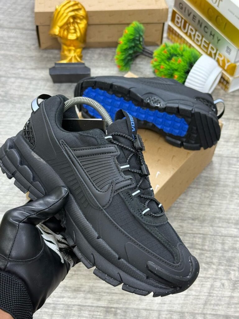 Sneakers in black with blue accents, showcasing the Nike logo and the brand's signature design. Available in a variety of sizes and styles, perfect for everyday wear or special occasions.