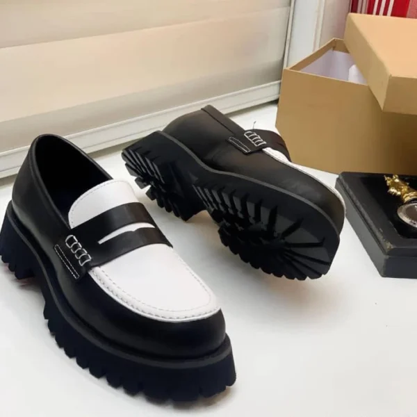 kaivaro monochrome lug loafers